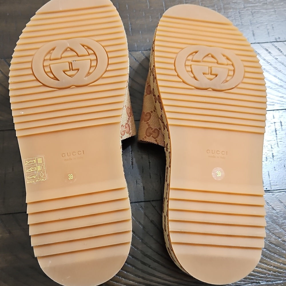 NWOT Gucci Beige Monogram Platform Slides with Burgundy Footbed - Picture 5 of 5